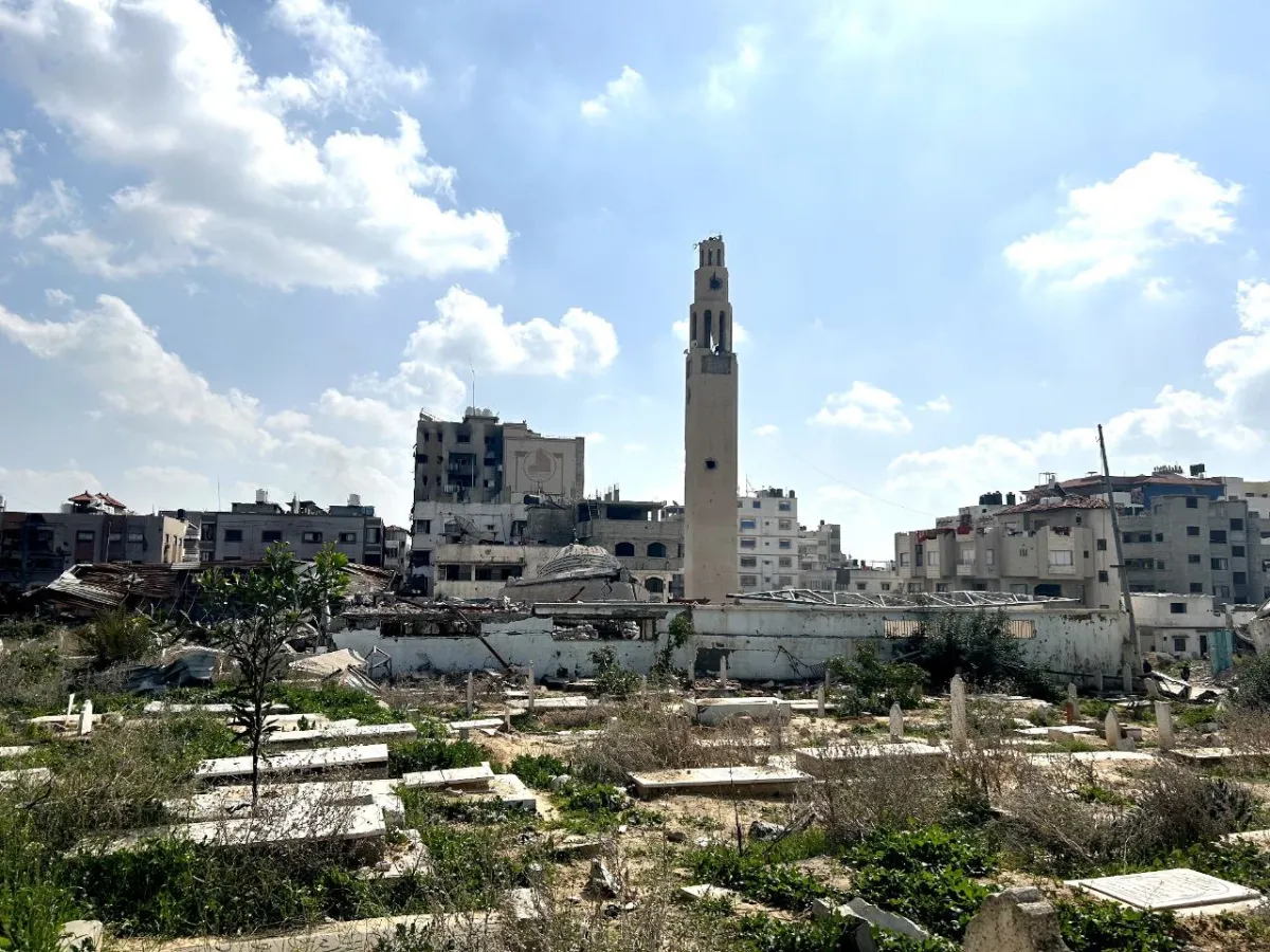 The southern corner of Sheikh Radwan Cemetery with the ruins of the adjacent mosque